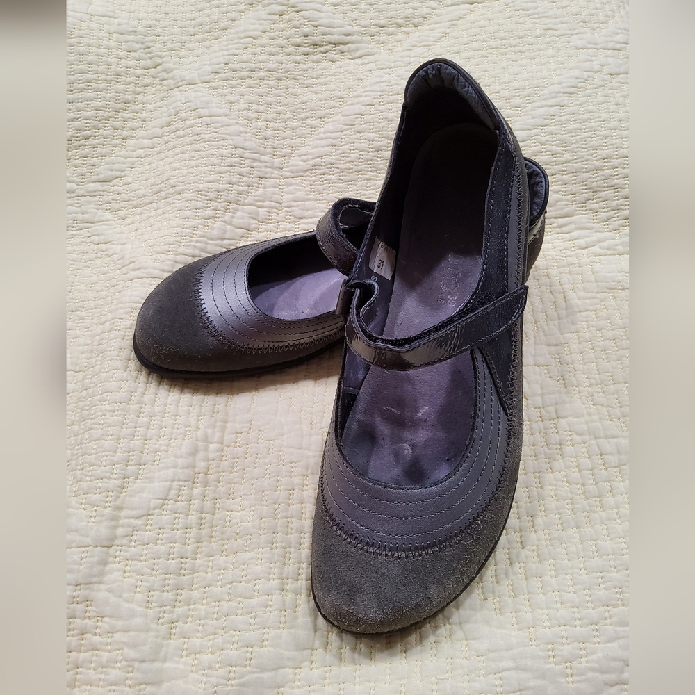 Gray Suede And Leathear Mary Jane Shoes Size 39 L 8